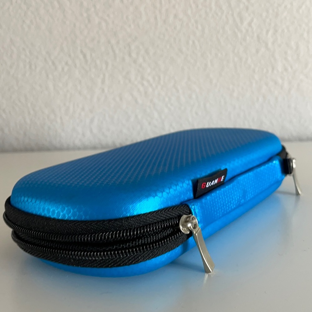 Travel bag phone accessories organizer